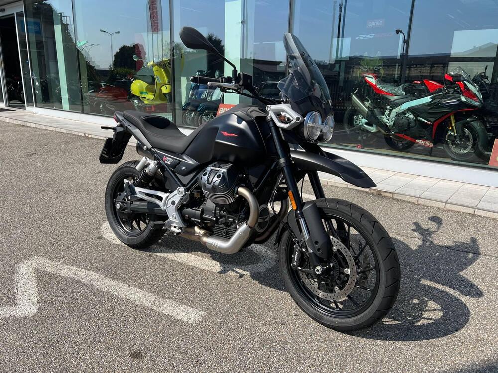 Moto Guzzi V85 Strada (2024)