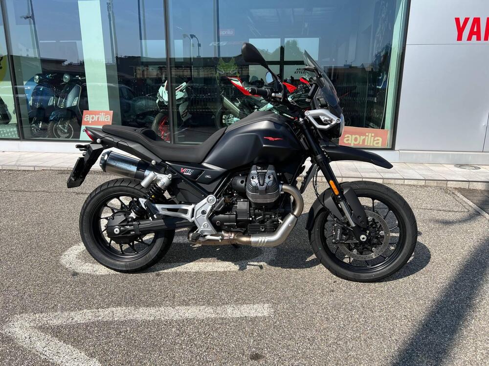 Moto Guzzi V85 Strada (2024) (2)