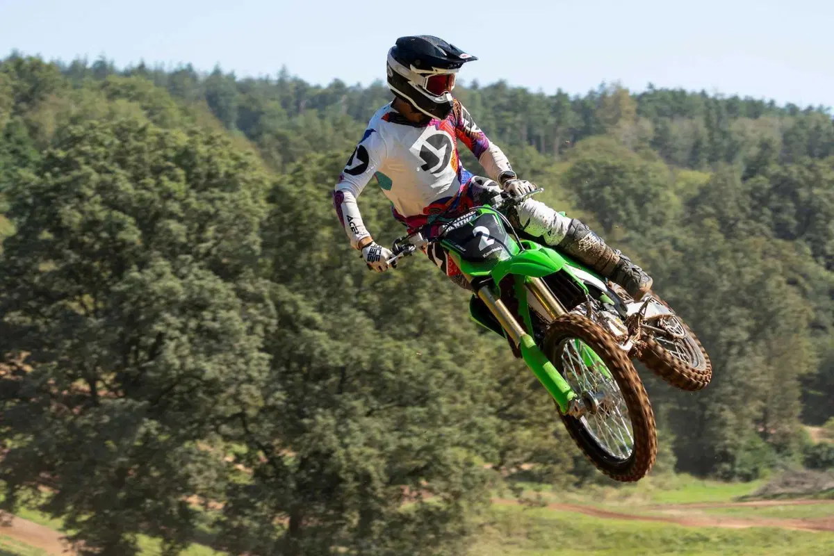 Kawasaki KX250 2025 TEST: tutta nuova e pronta per il mondiale MX2 (2)