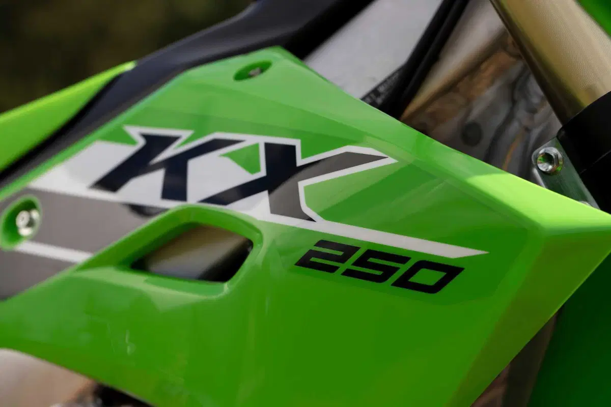 Kawasaki KX250 2025 TEST: tutta nuova e pronta per il mondiale MX2 (8)