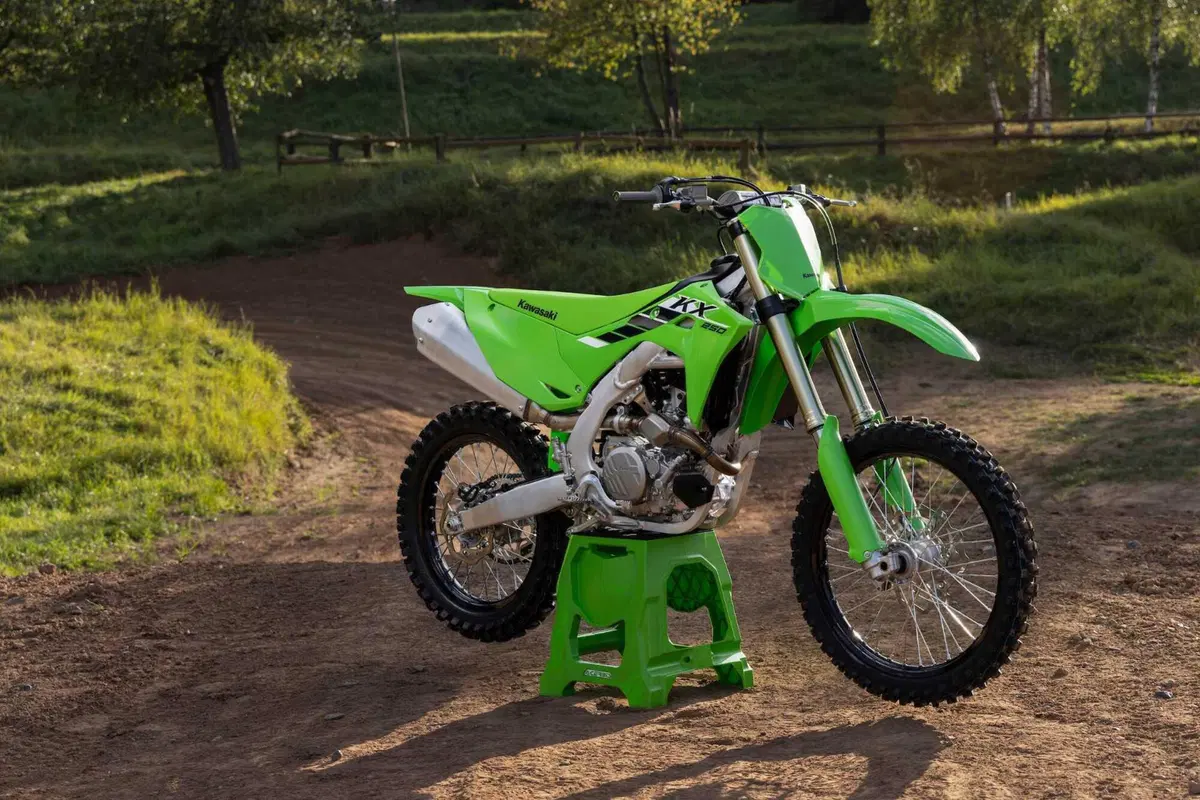 Kawasaki KX250 2025 TEST: tutta nuova e pronta per il mondiale MX2 (10)
