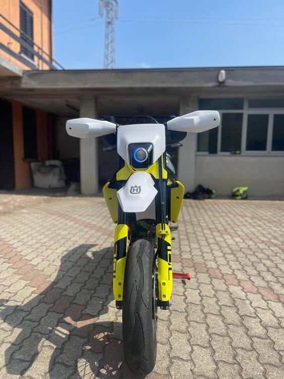 Husqvarna 701 Supermoto (2023 - 24) (2)