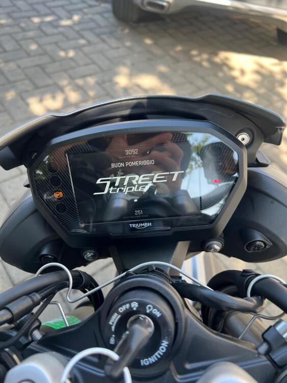 Triumph Street Triple 765 RS (2023 - 24) (4)