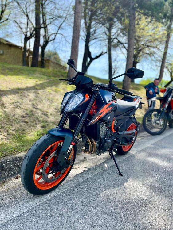 KTM 890 Duke R (2022 - 23)