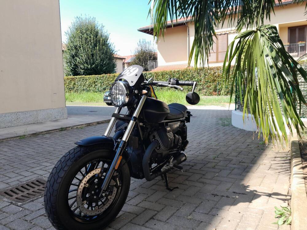 Moto Guzzi V9 Bobber (2016 - 18) (2)