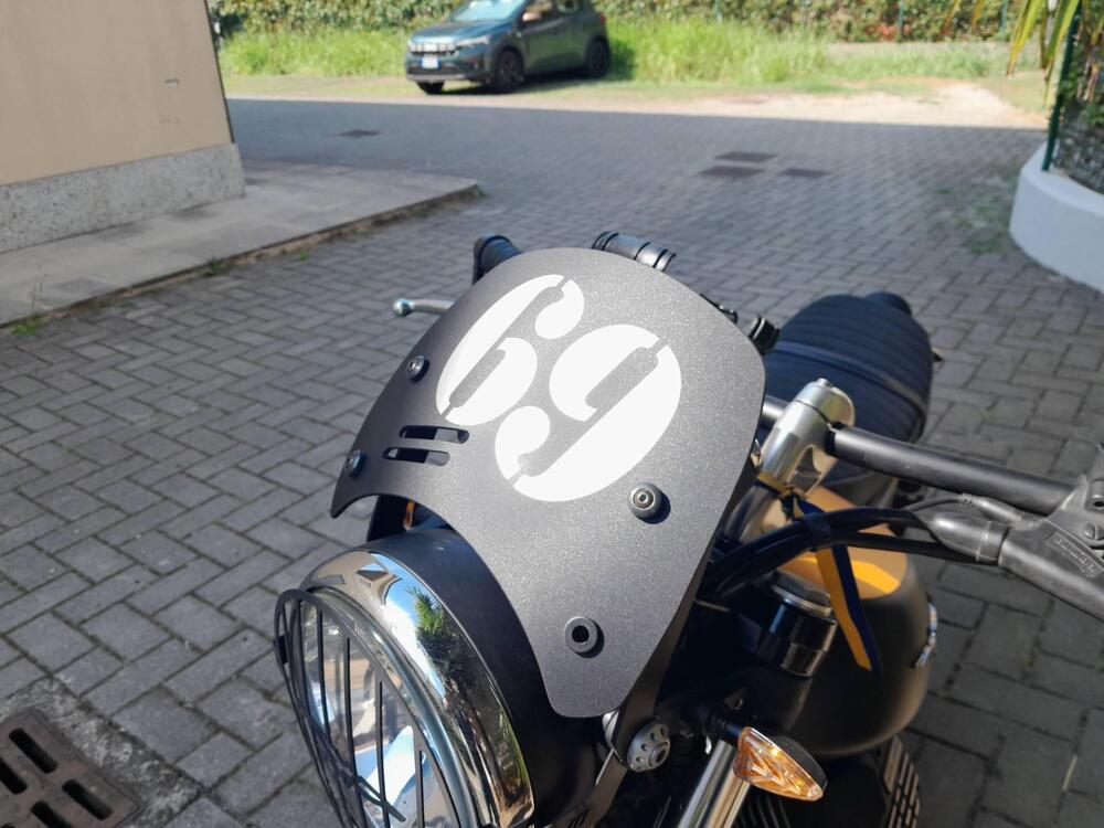 Moto Guzzi V9 Bobber (2016 - 18) (4)