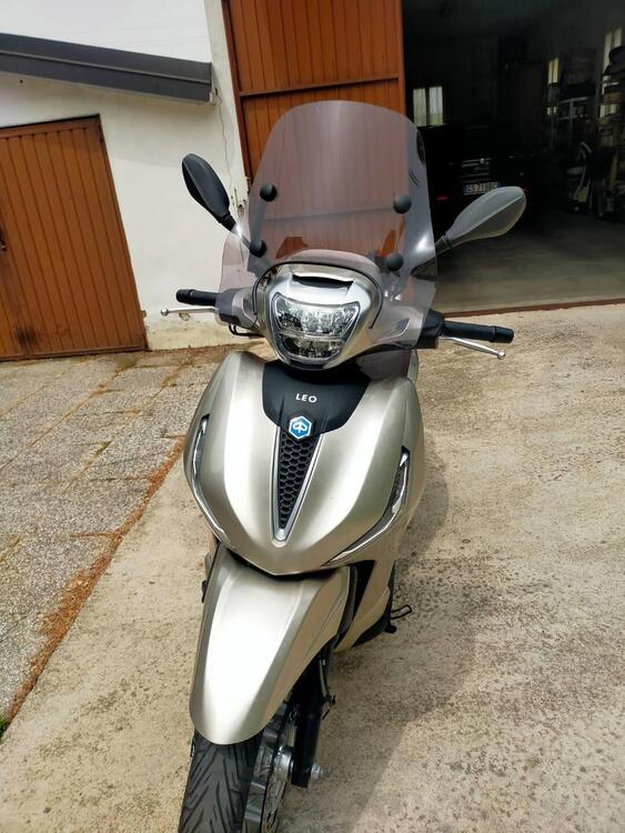 Piaggio Beverly 300 Hpe (2021) (2)