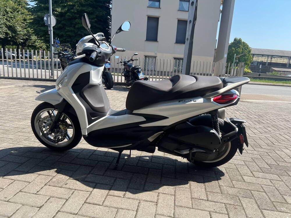 Piaggio Beverly 300 Hpe (2021) (4)