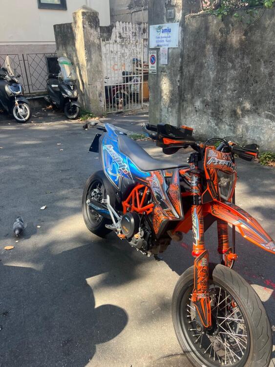 KTM 690 SMC R (2021-22) (2)