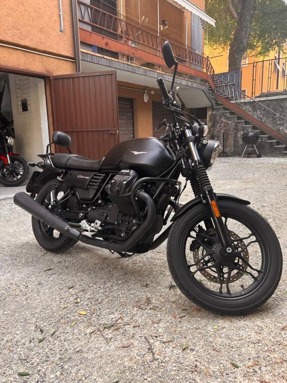 Moto Guzzi V7 III Stone (2017 - 20) (3)