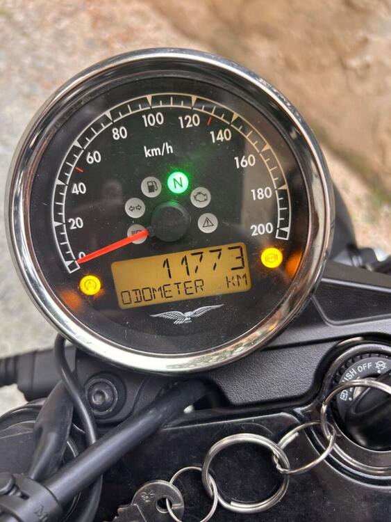 Moto Guzzi V7 III Stone (2017 - 20) (4)