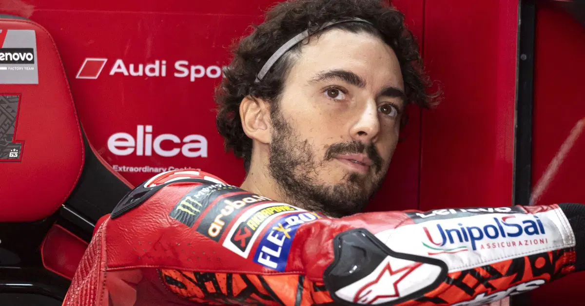 MotoGP 2024. GP di Aragon. Pecco Bagnaia non nomina le gomme per&ograve;: "&Egrave; successa la stessa cosa di ieri mattina. Marc Marquez? Piega 5 gradi in pi&ugrave; di tutti"