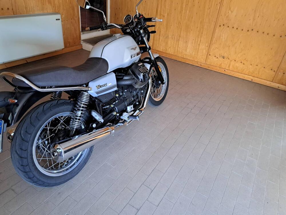 Moto Guzzi V7 Special (2021 - 24) (2)