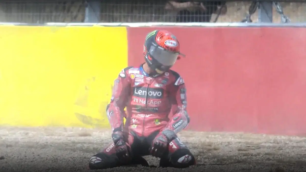 MotoGP 2024. GP di Aragon. Il video e le foto dell'incidente tra Alex Marquez e Pecco Bagnaia [VIDEO e GALLERY] (12)