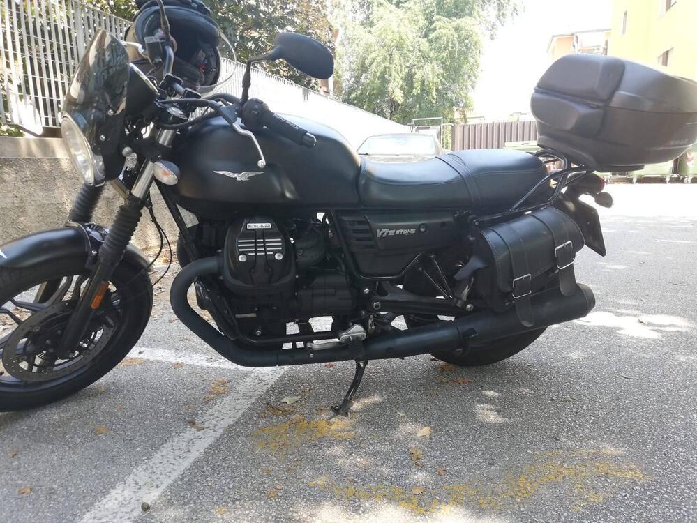 Moto Guzzi V7 III Stone (2017 - 20)