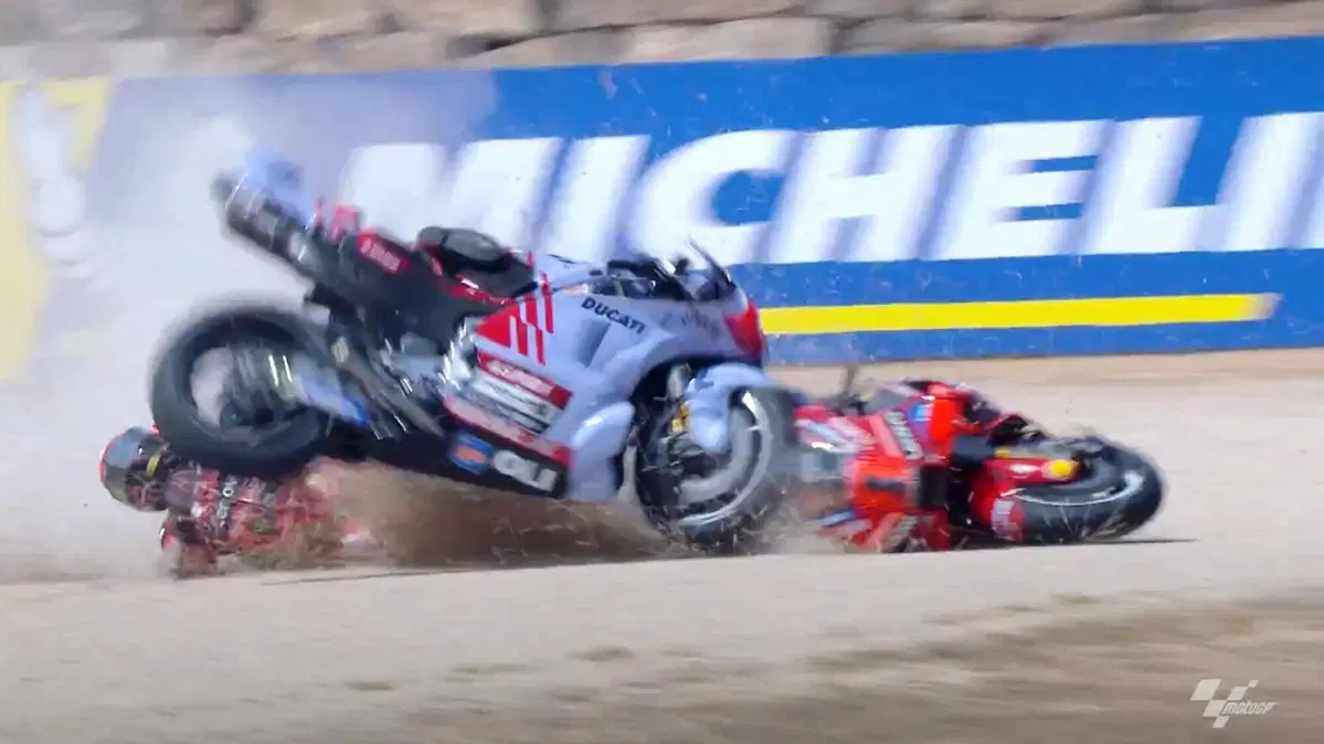 MotoGP 2024. GP di Aragon. Il video e le foto dell'incidente tra Alex Marquez e Pecco Bagnaia [VIDEO e GALLERY] (10)