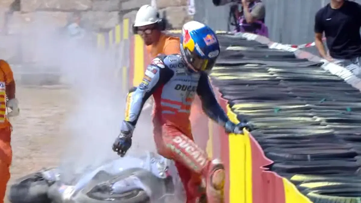 MotoGP 2024. GP di Aragon. Il video e le foto dell'incidente tra Alex Marquez e Pecco Bagnaia [VIDEO e GALLERY] (13)