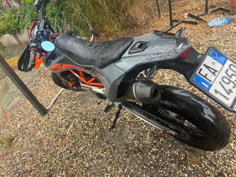 KTM 690 SMC R (2021-22) (2)