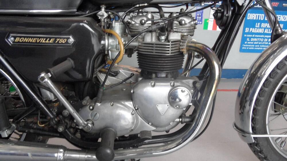 Triumph BONNEVILLE T 140 (3)