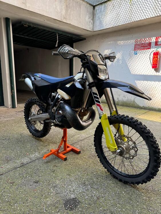 Husqvarna TE 250i (2018) (4)