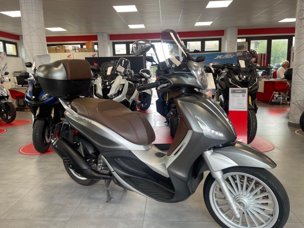 Piaggio Beverly 300 i.e. ABS-ASR (2016 - 20) (2)