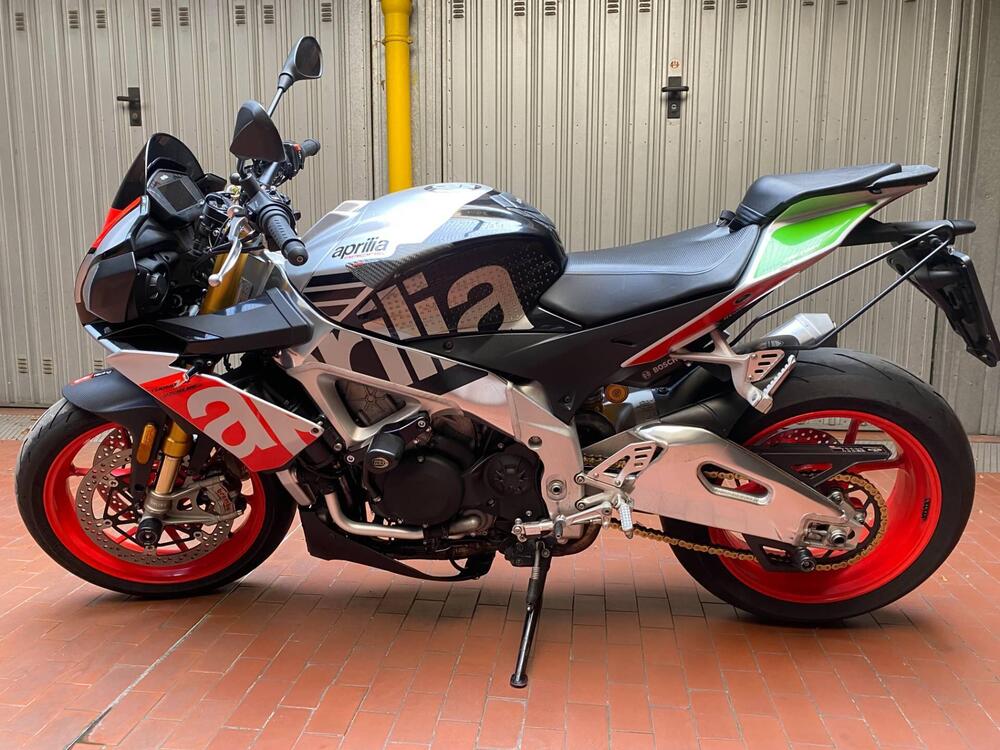 Aprilia Tuono V4 Factory (2017 - 18) (2)