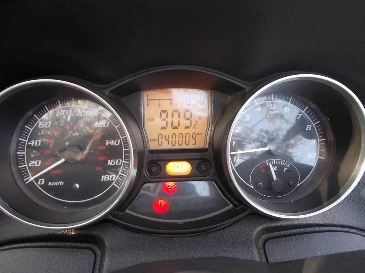 Piaggio MP3 400 i.e. (2010 - 11) (4)