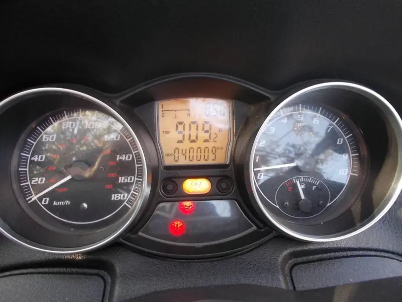 Piaggio MP3 400 i.e. (2010 - 11) (4)