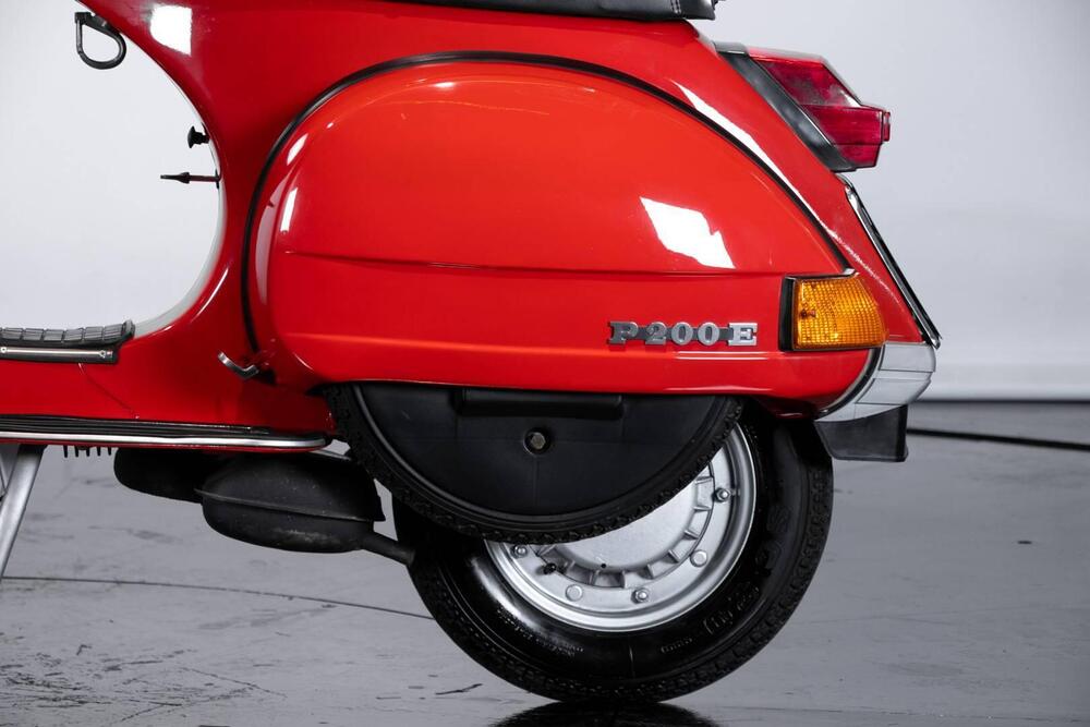 Piaggio Vespa P 200 E (3)