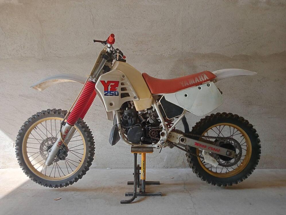 Yamaha YZ (2)