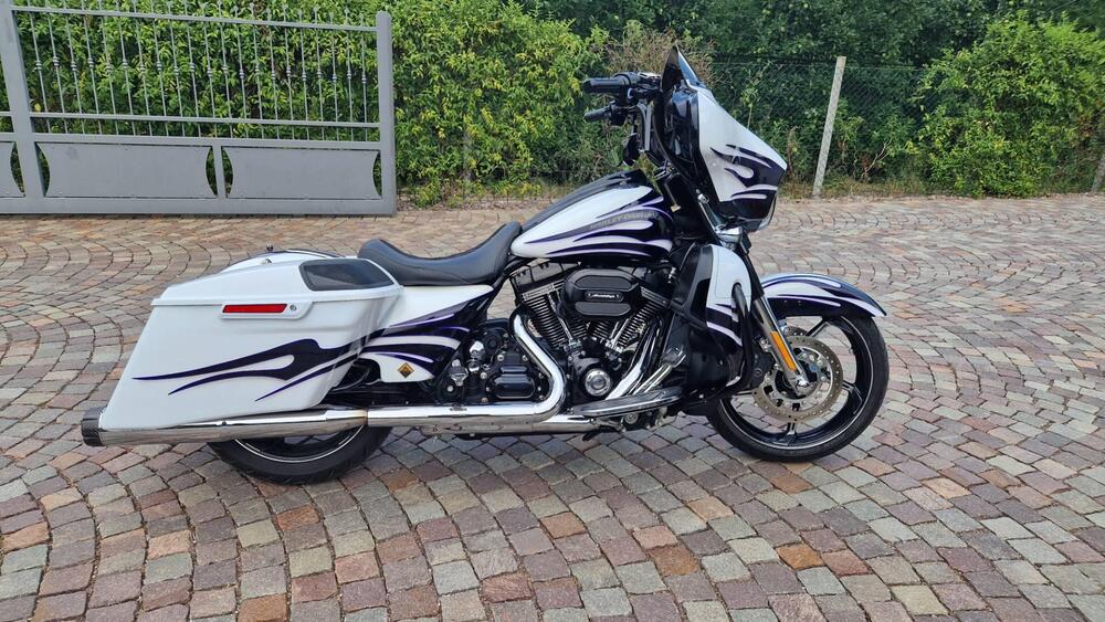 Harley-Davidson 1800 Street Glide (2016 - 17) - FLHXSE (3)