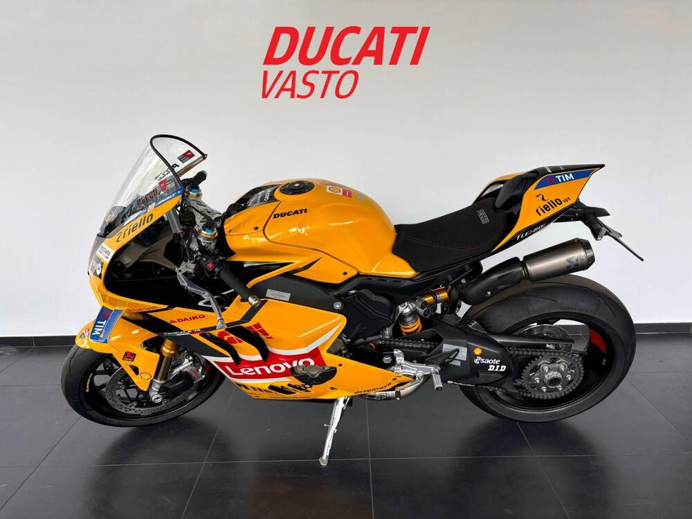 Ducati Panigale V4 Bagnaia 2022 World Champion Replica (2023) (4)