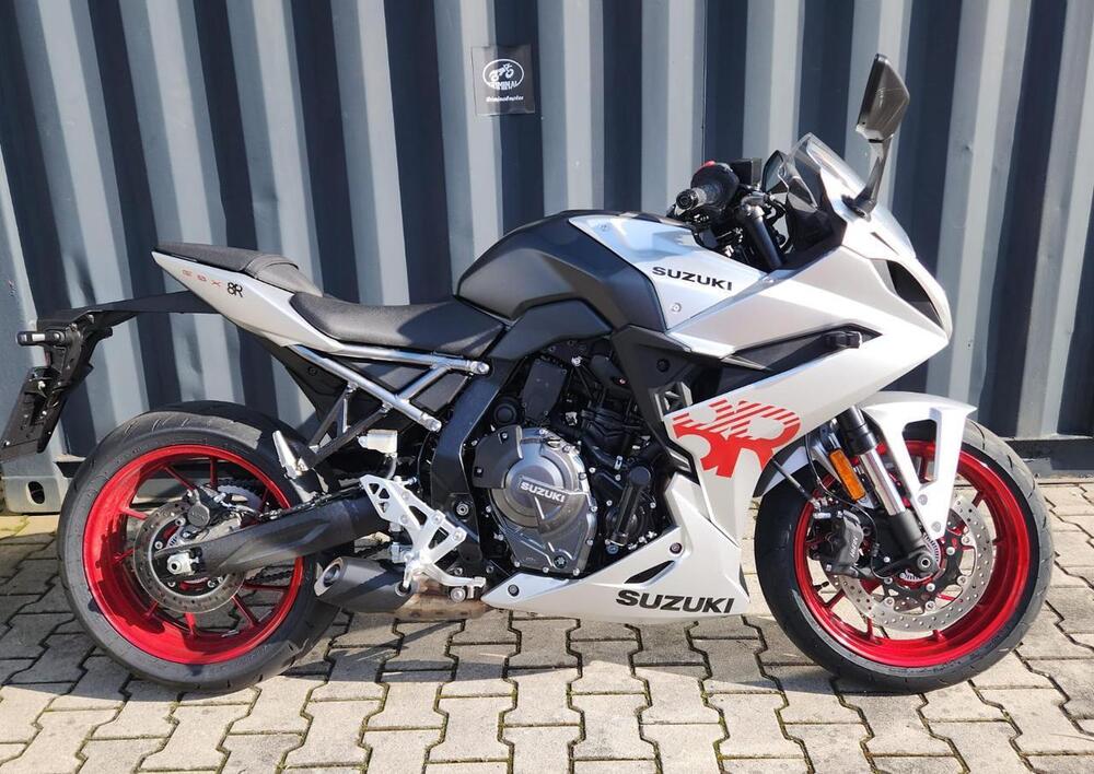 Suzuki GSX-8R (2024)