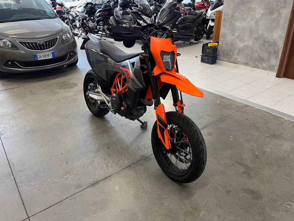 KTM 690 SMC R (2021-22) (4)