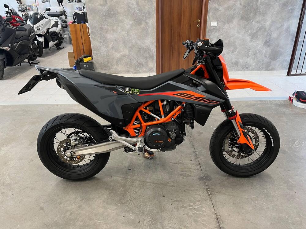 KTM 690 SMC R (2021-22) (5)