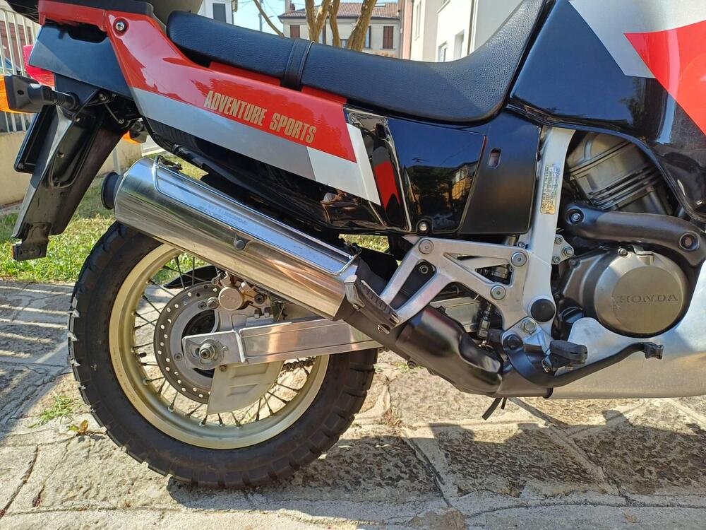 Honda Africa Twin 750 RD04 (4)