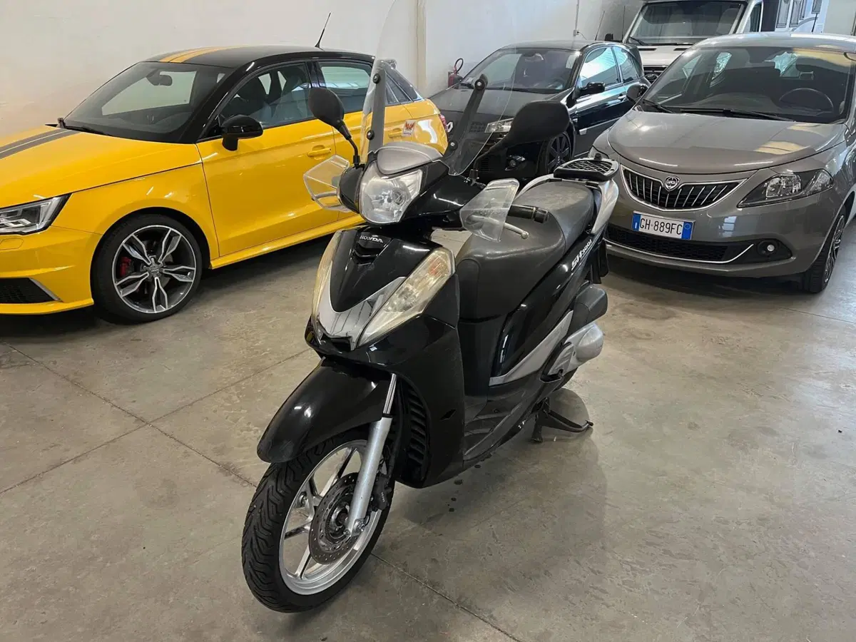 Honda SH 300 i ABS (2013 - 14) (2)