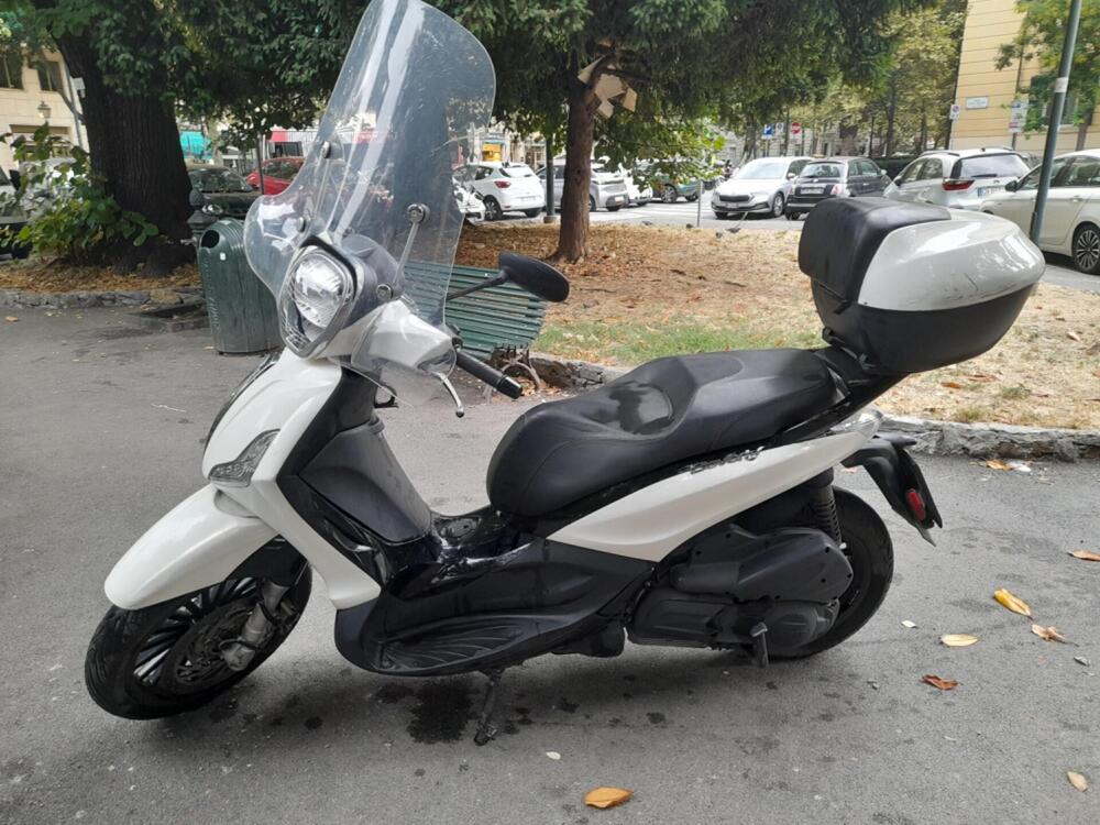 Piaggio Beverly 300 i.e. ABS-ASR (2016 - 20) (3)