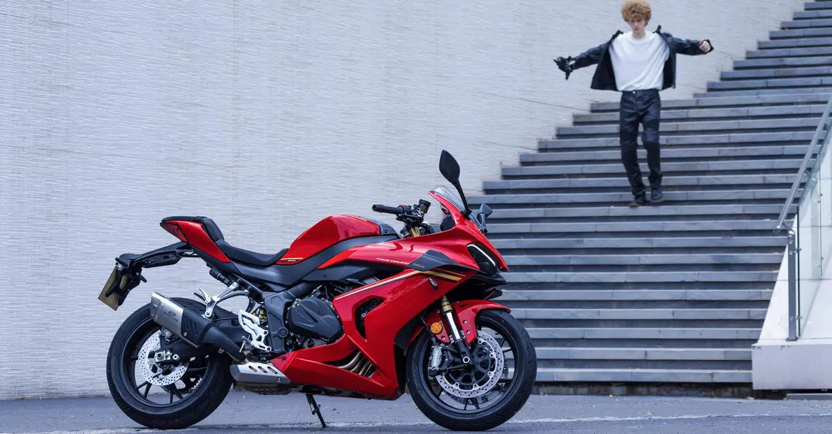 Novit&agrave; QJMotor SRK800RR: gi&agrave; disponibile la nuova sportiva cinese, far&agrave; breccia nel mercato?