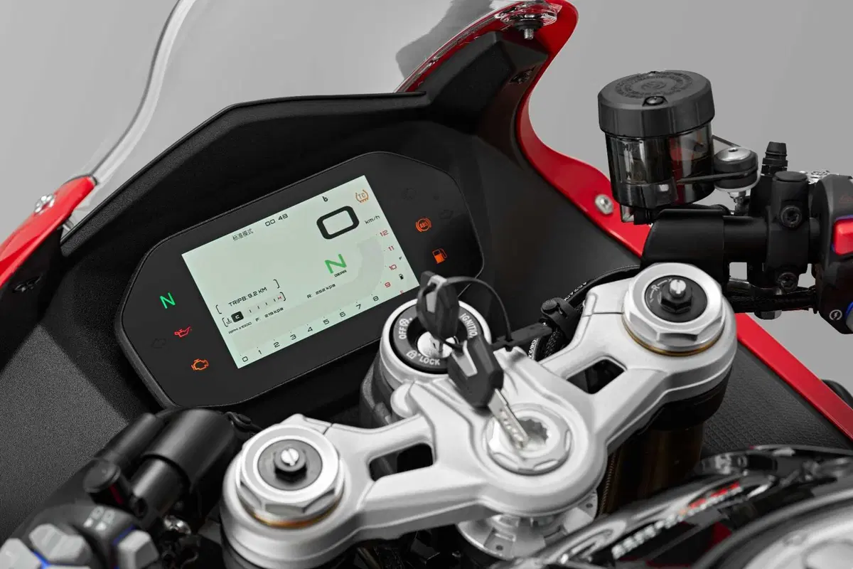 Novità QJMotor SRK800RR: già disponibile la nuova sportiva cinese, farà breccia nel mercato? (5)