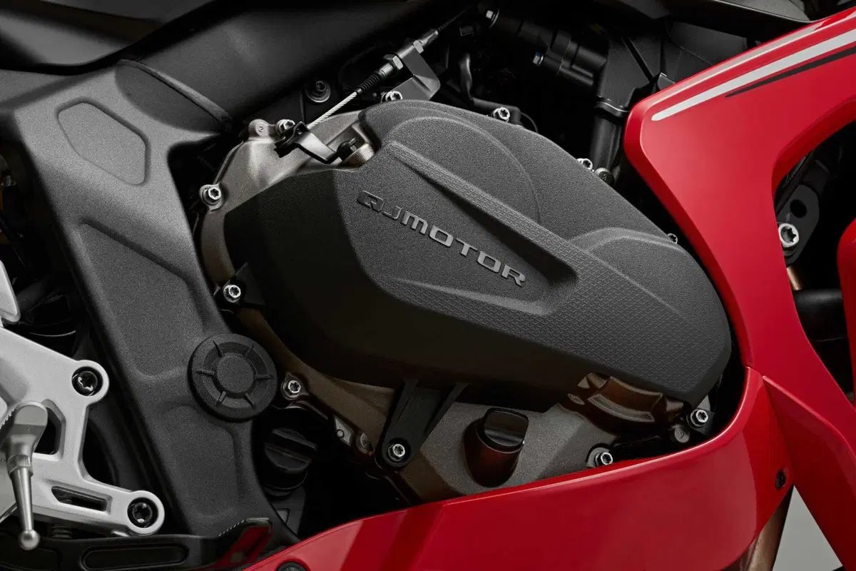 Novità QJMotor SRK800RR: già disponibile la nuova sportiva cinese, farà breccia nel mercato? (9)