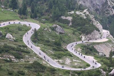 Le associazioni alpine: chiudete i passi dolomitici!