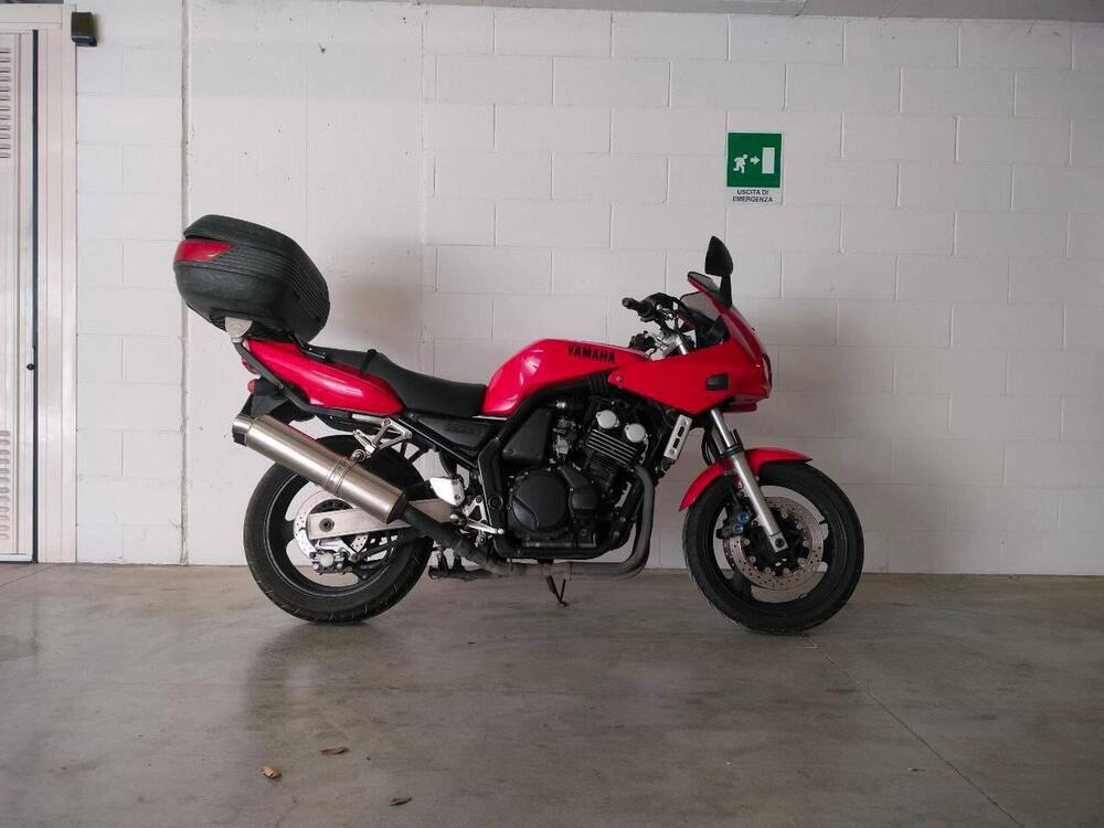 Yamaha fzs 600