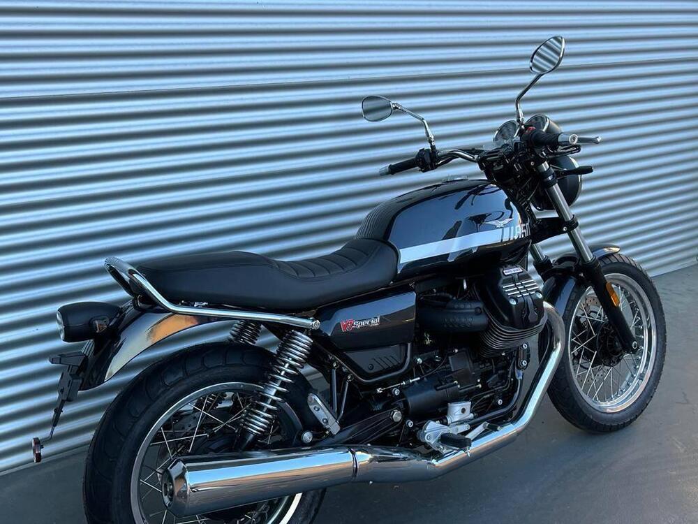 Moto Guzzi V7 Special (2021 - 24) (4)