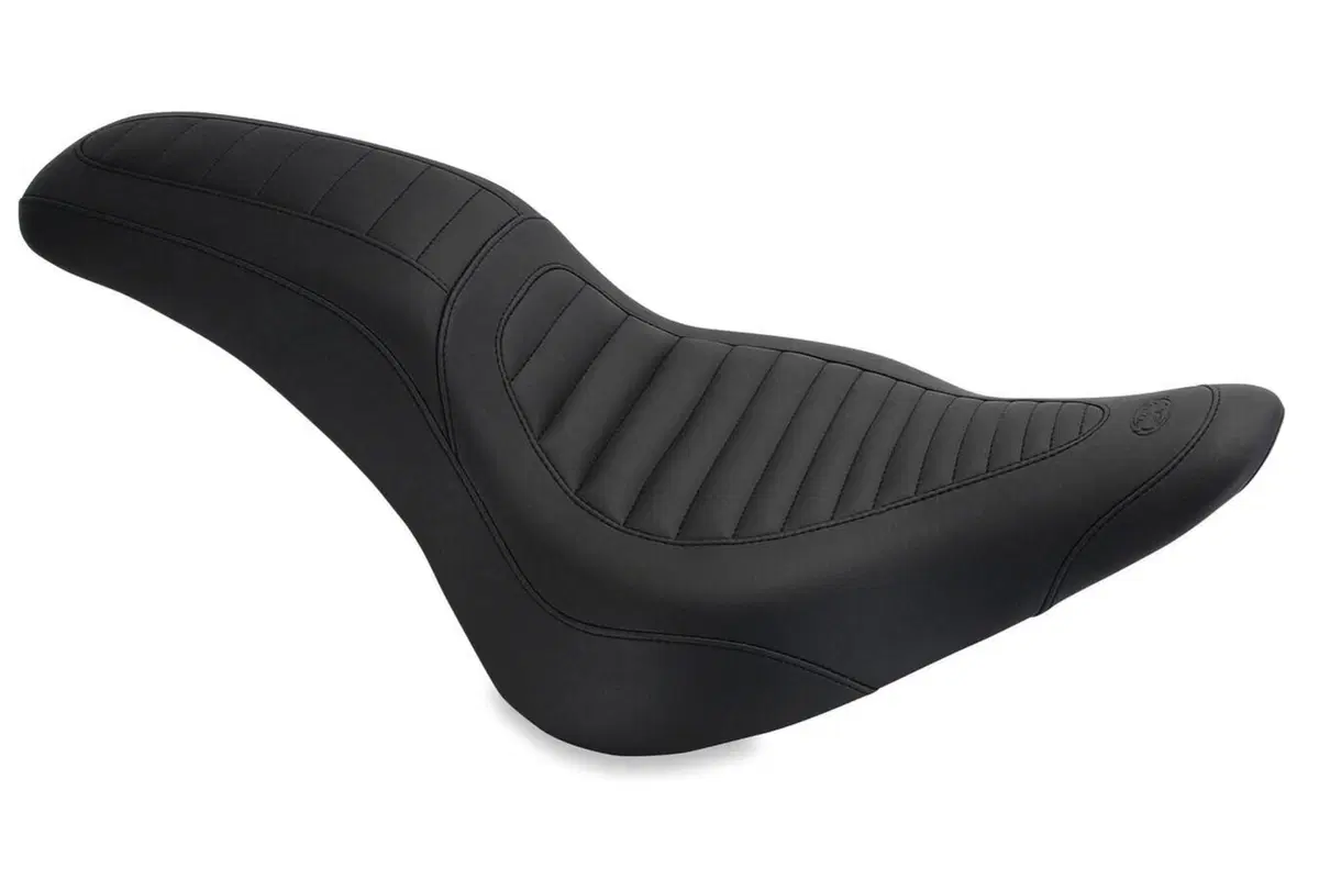 Sella Mustang Tripper Fastback 2-UP Tuck 'n Roll p 