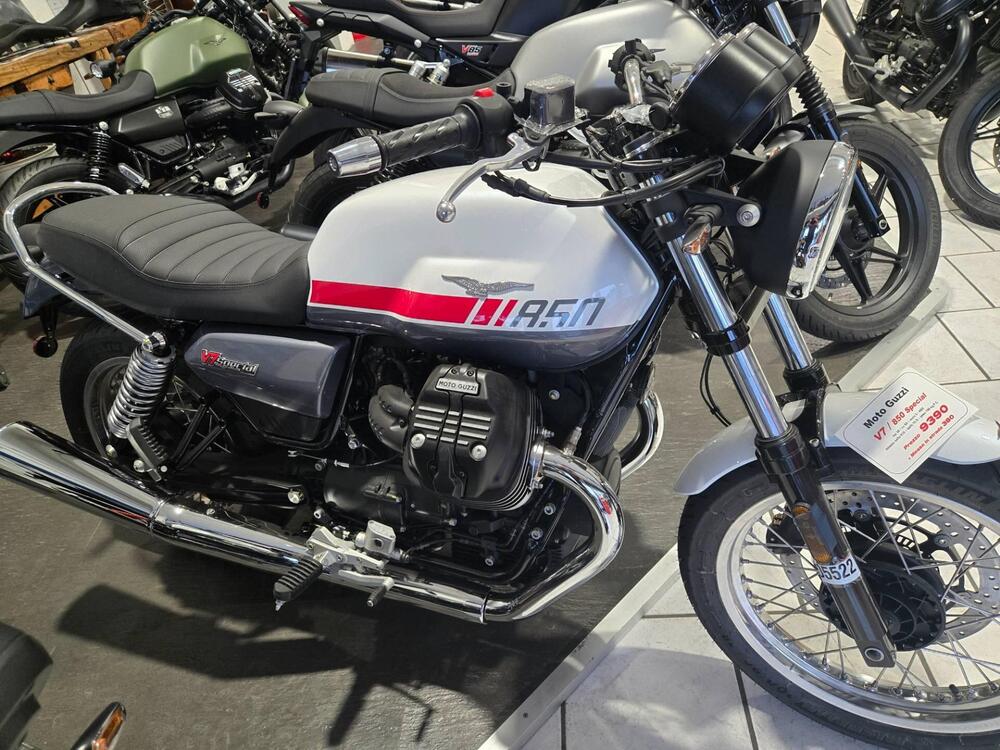 Moto Guzzi V7 Special (2021 - 24)