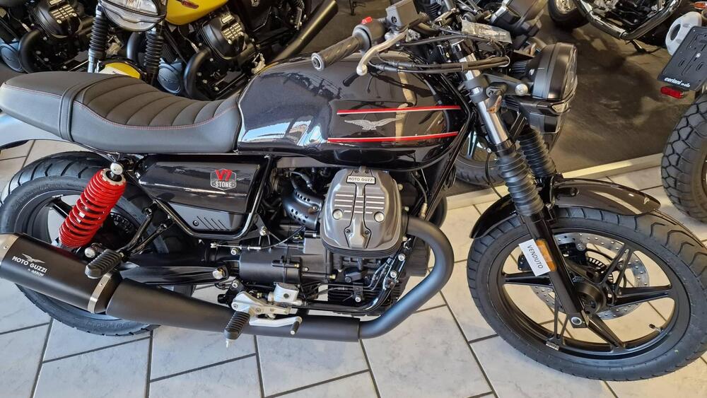 Moto Guzzi V7 Special Edition (2022 - 24) (2)