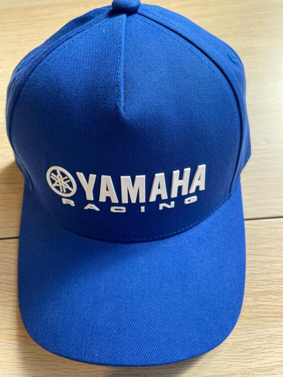 CAPELLO CON VISIERA YAMAHA RACING