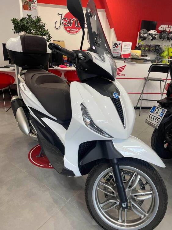 Piaggio Beverly 350 Tourer (2020) (3)