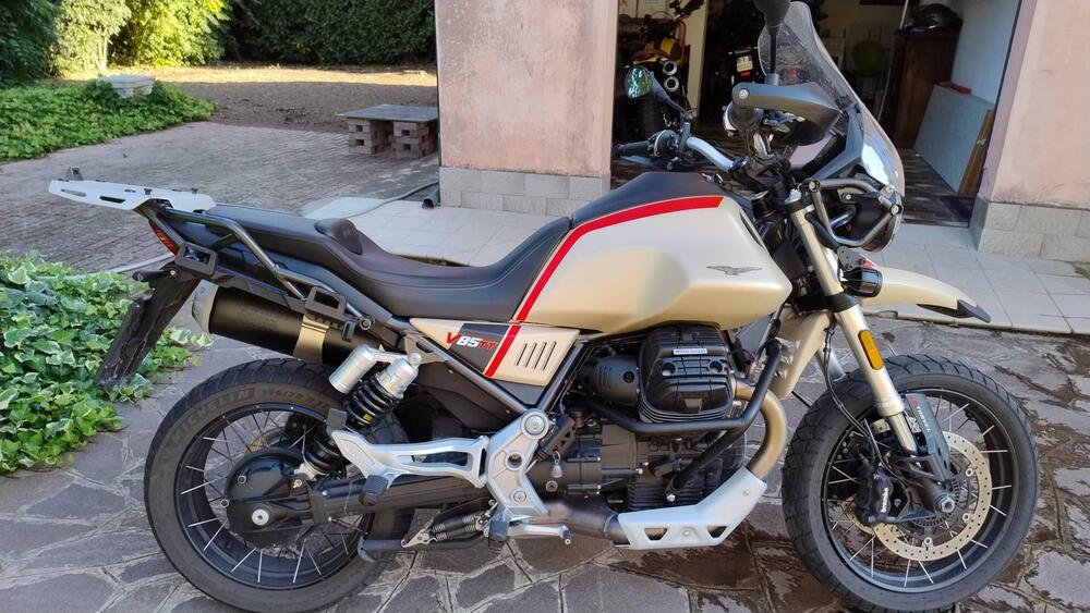 Moto Guzzi V85 TT Travel (2021 - 23)